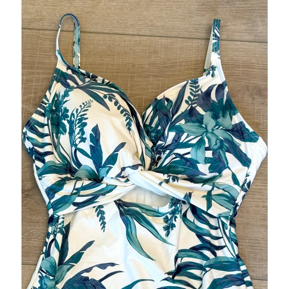 NWT SOMA PALM PERFECT COCONUT TWIST FRONT KEY HOLE ONE PIECE SWIMSUIT SZ 12